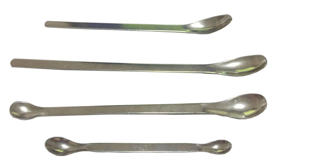 Spatulas and scopulas